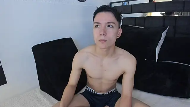 alanblack1 online show from October 22, 2025, 2:16 pm