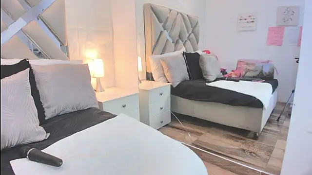 raquell moore online show from March 30, 2026, 1:45 pm