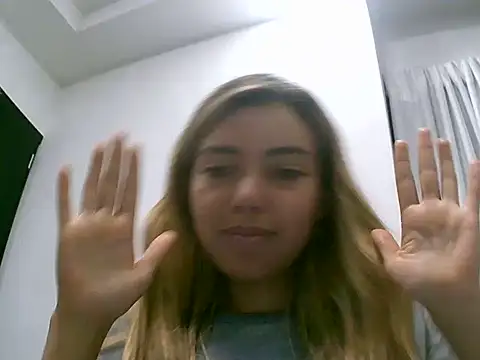VittoriaTaylor online show from May 22, 2026, 1:14 am