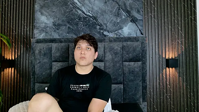 vanilla hot online show from November 18, 2025, 7:17 pm