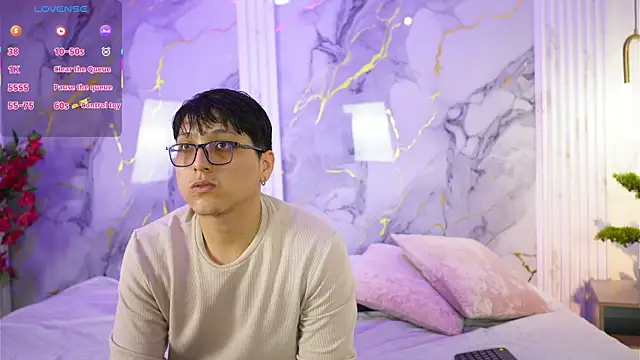 vanilla hot online show from October 4, 2025, 1:23 pm