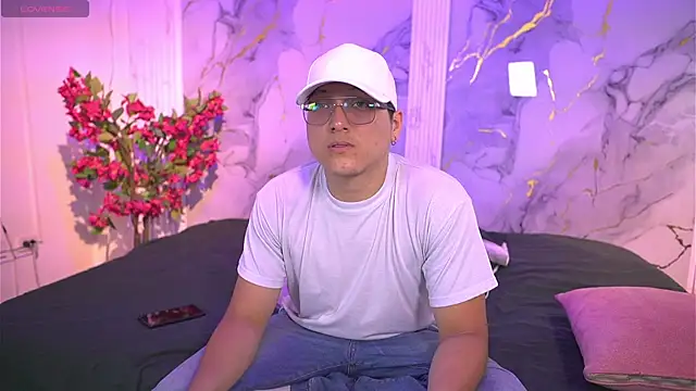 vanilla hot online show from December 15, 2025, 7:31 pm