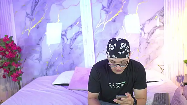 vanilla hot online show from November 7, 2025, 1:37 pm