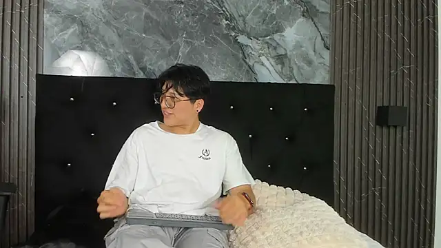 vanilla hot online show from March 5, 2025, 1:17 pm