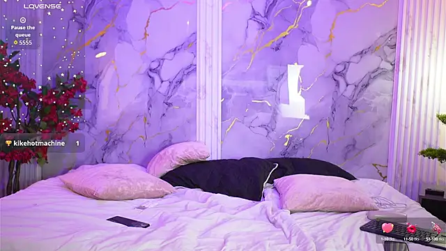 vanilla hot online show from September 24, 2025, 7:42 pm