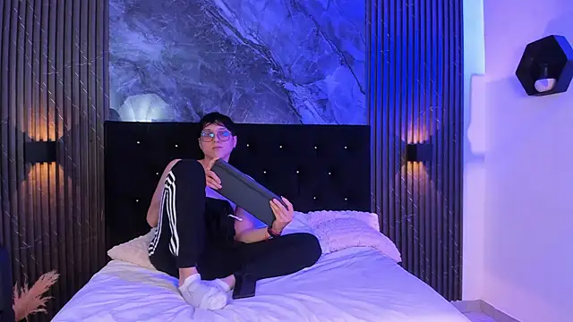 vanilla hot online show from March 18, 2025, 1:12 pm