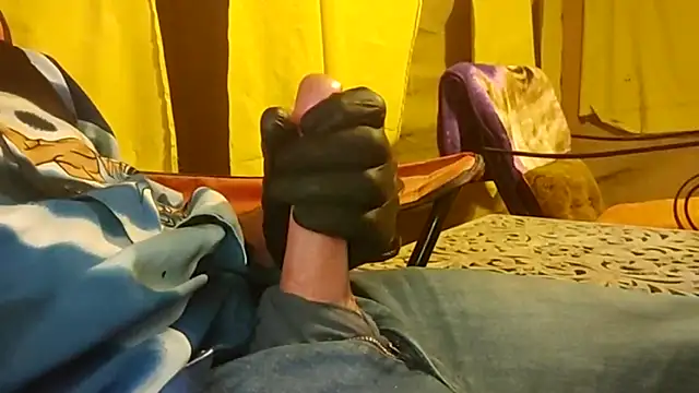 Snapshot of bwcbeat83 chatting on November 6, 2025, 1:20 am bwcbeat83 online show from November 6, 2025, 1:20 am