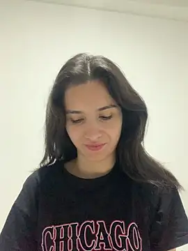 Snapshot of Bella_still chatting on September 14, 2025, 1:22 pm Bella still online show from September 14, 2025, 1:22 pm