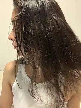 Snapshot of Bella_still chatting on November 7, 2025, 1:26 pm Bella still online show from November 7, 2025, 1:26 pm