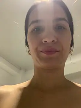 Snapshot of Bella_still chatting on December 1, 2025, 1:23 pm Bella still online show from December 1, 2025, 1:23 pm