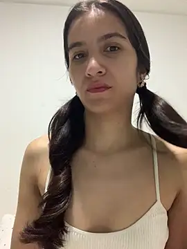 Snapshot of Bella_still chatting on November 26, 2025, 1:44 pm Bella still online show from November 26, 2025, 1:44 pm