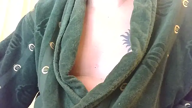 HunterOnBoobs online show from October 24, 2025, 7:02 pm