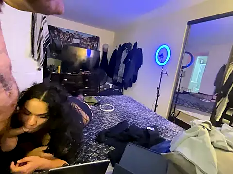 Snapshot of hornycouple818 chatting on September 18, 2025, 7:44 am hornycouple818 online show from September 18, 2025, 7:44 am