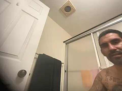 Snapshot of hornycouple818 chatting on October 21, 2025, 4:45 am hornycouple818 online show from October 21, 2025, 4:45 am