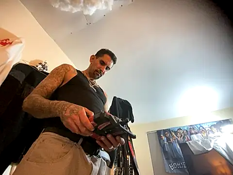 hornycouple818 online show from November 23, 2025, 10:47 am