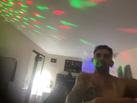 hornycouple818 online show from March 15, 2026, 7:48 am