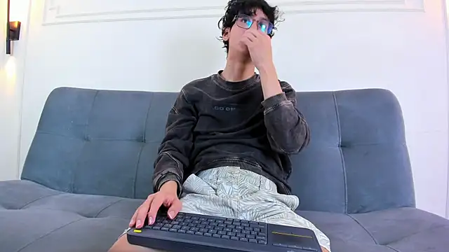 Snapshot of Cum_hunters chatting on June 13, 2026, 3:26 am Cum hunters online show from June 13, 2026, 3:26 am