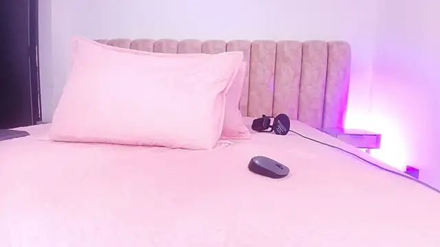 Snapshot of Auroraa_miller chatting on November 14, 2025, 11:58 am Auroraa miller online show from November 14, 2025, 11:58 am