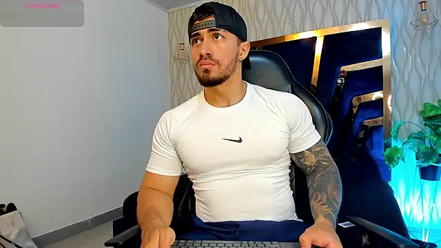 Snapshot of Brad_Summer chatting on October 23, 2025, 5:22 pm Brad Summer online show from October 23, 2025, 5:22 pm