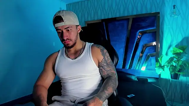 Snapshot of Brad_Summer chatting on October 25, 2025, 5:24 pm Brad Summer online show from October 25, 2025, 5:24 pm