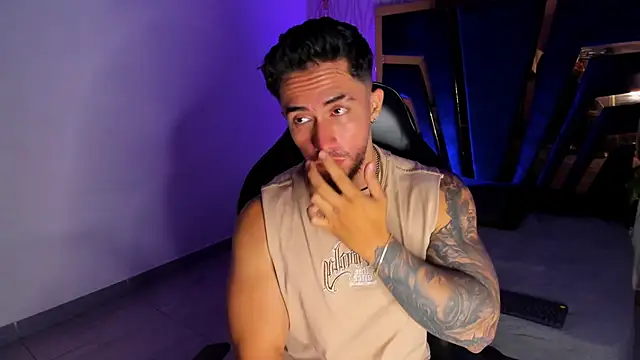 Snapshot of Brad_Summer chatting on November 28, 2025, 5:35 pm Brad Summer online show from November 28, 2025, 5:35 pm