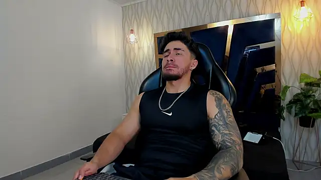 Snapshot of Brad_Summer chatting on November 12, 2025, 5:17 pm Brad Summer online show from November 12, 2025, 5:17 pm