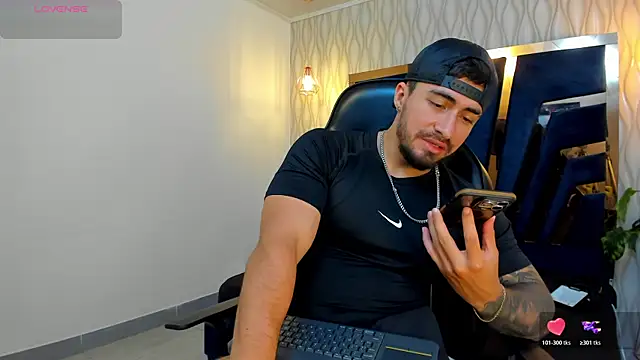 Snapshot of Brad_Summer chatting on October 24, 2025, 5:34 pm Brad Summer online show from October 24, 2025, 5:34 pm