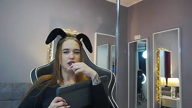 Eva Lovvia  online show from January 24, 2025, 12:20 am