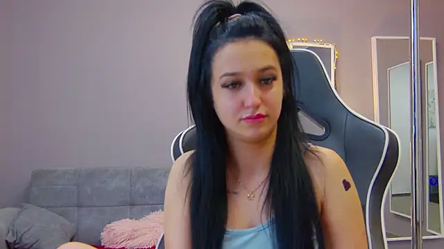 Eva Lovvia  online show from February 5, 2025, 9:40 pm