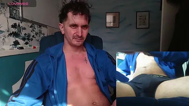 Snapshot of riffraphboi chatting on April 9, 2026, 10:32 am riffraphboi online show from April 9, 2026, 10:32 am
