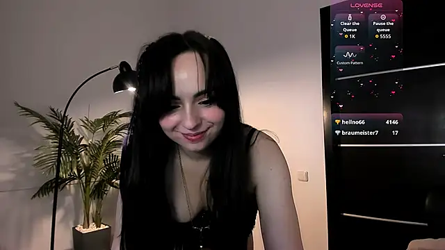 Noirael online show from April 19, 2026, 6:43 pm