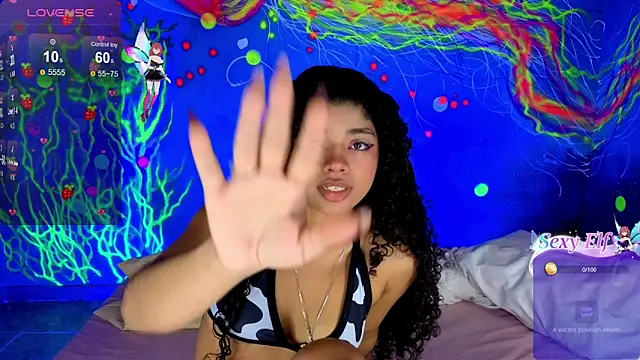 lucie petite online show from January 7, 2026, 6:35 pm