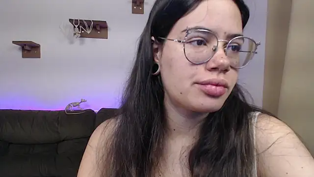 crystalll room online show from October 28, 2025, 6:01 am