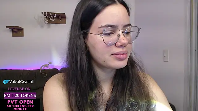 crystalll room online show from October 10, 2025, 6:58 am