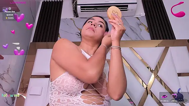 Snapshot of miilaklum chatting on November 6, 2025, 6:45 pm miilaklum online show from November 6, 2025, 6:45 pm