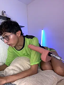 Snapshot of darkdesire_01 chatting on October 29, 2025, 2:32 am darkdesire 01 online show from October 29, 2025, 2:32 am