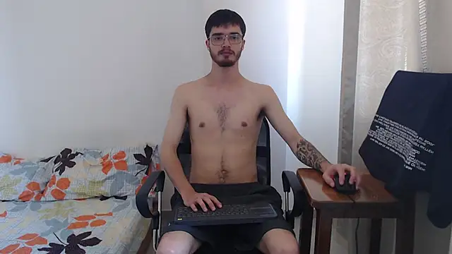 Snapshot of Aleex_Miller chatting on November 3, 2025, 4:32 pm Aleex Miller online show from November 3, 2025, 4:32 pm