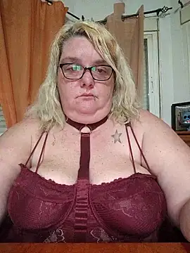 diosacurvy1984 online show from April 21, 2026, 7:37 am