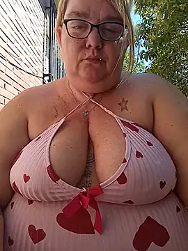 diosacurvy1984 online show from June 4, 2026, 9:36 am