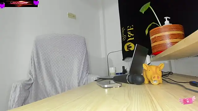 VioletParkker online show from March 6, 2026, 2:06 am