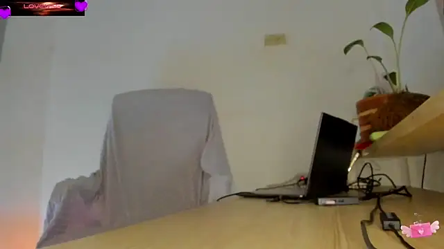 Snapshot of VioletParkker chatting on June 2, 2026, 2:11 am VioletParkker online show from June 2, 2026, 2:11 am