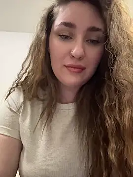 KiraBarlows online show from June 4, 2026, 6:51 am
