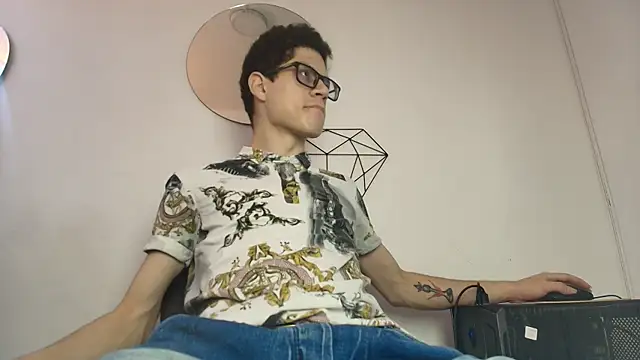 wolfandsky online show from October 22, 2025, 11:53 am