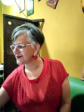 ilonna2025 online show from April 19, 2026, 9:17 pm