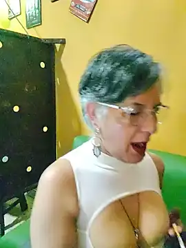 ilonna2025 online show from June 4, 2026, 10:36 pm