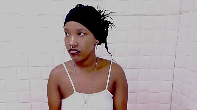 EroticSexyPrada online show from April 18, 2026, 5:37 pm