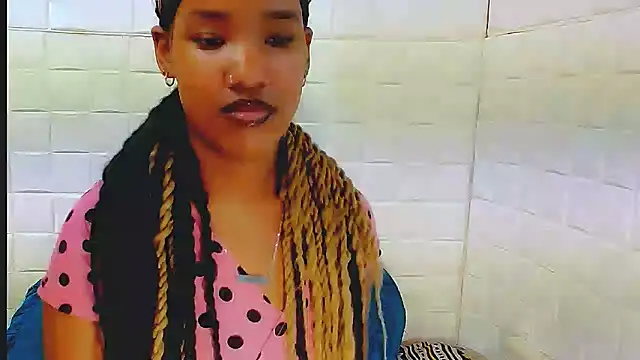 EroticSexyPrada online show from March 21, 2025, 12:51 am