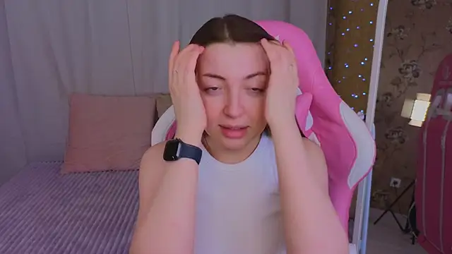 Snapshot of Ann_moon__ chatting on March 6, 2025, 1:35 pm Ann moon online show from March 6, 2025, 1:35 pm