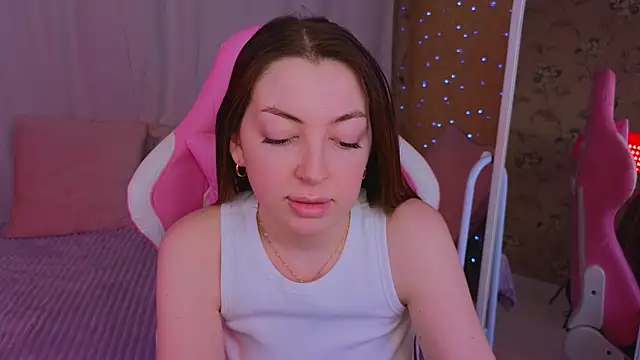 Snapshot of Ann_moon__ chatting on March 19, 2025, 6:34 pm Ann moon online show from March 19, 2025, 6:34 pm