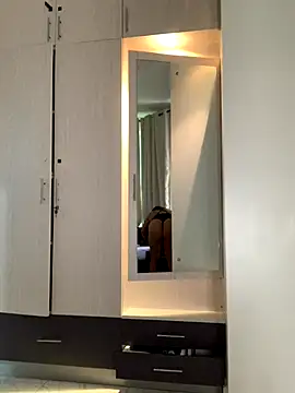 madell online show from December 2, 2025, 3:30 am